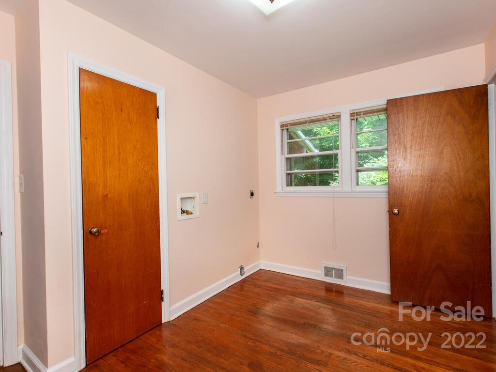 2 Lora Lane Asheville NC 28803