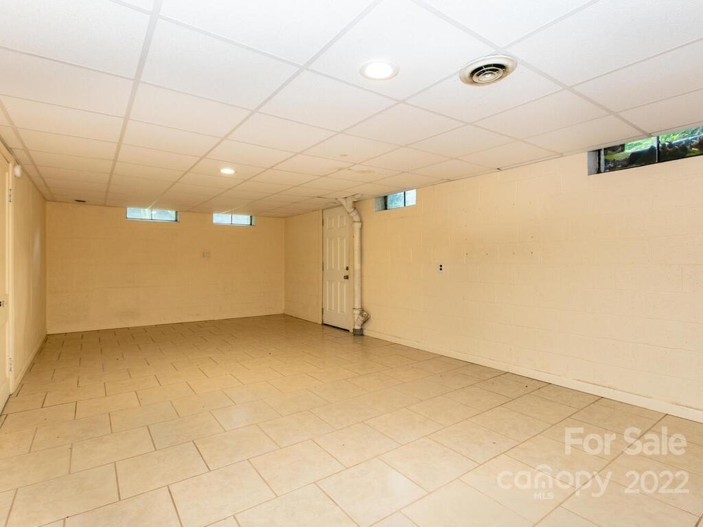2 Lora Lane Asheville NC 28803