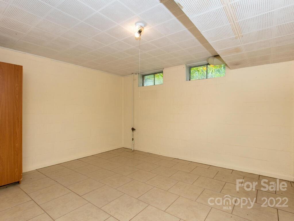 2 Lora Lane Asheville NC 28803