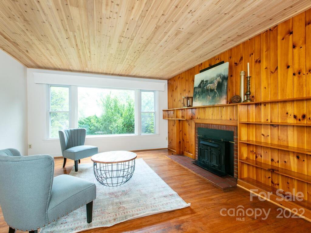 2 Lora Lane Asheville NC 28803