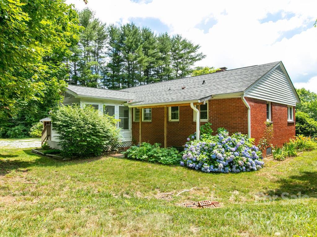 2 Lora Lane Asheville NC 28803