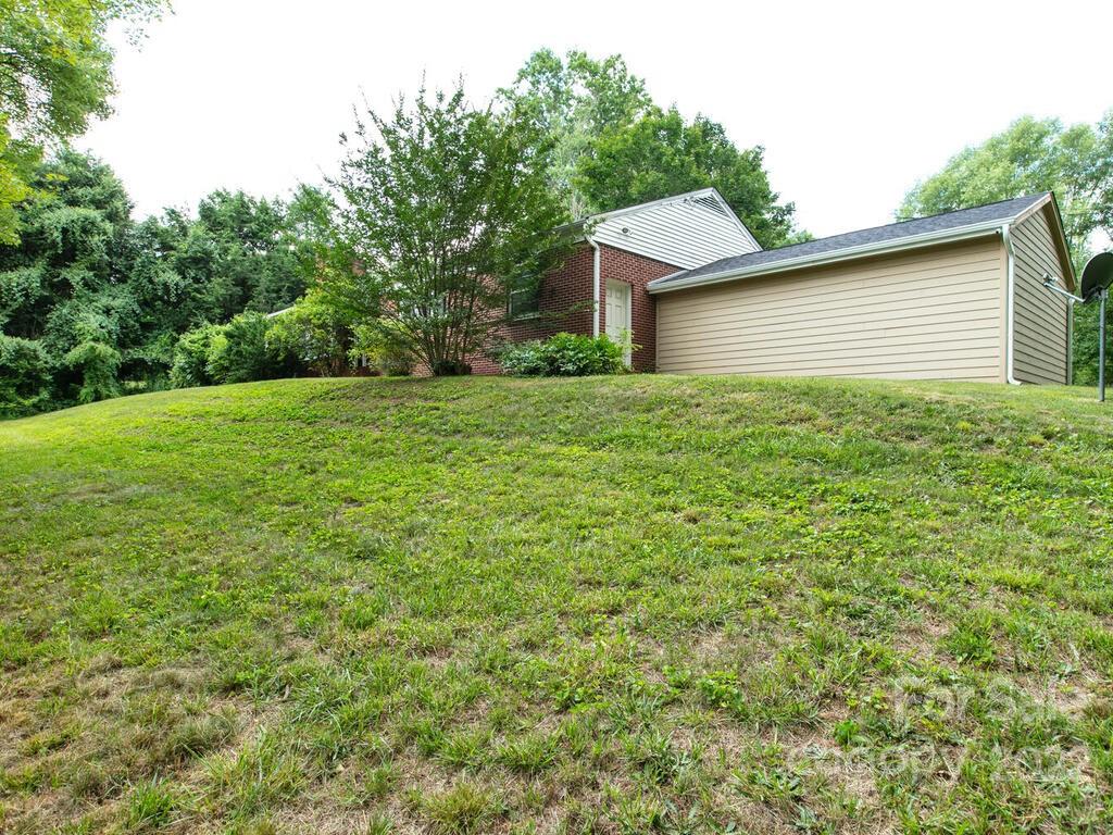 2 Lora Lane Asheville NC 28803