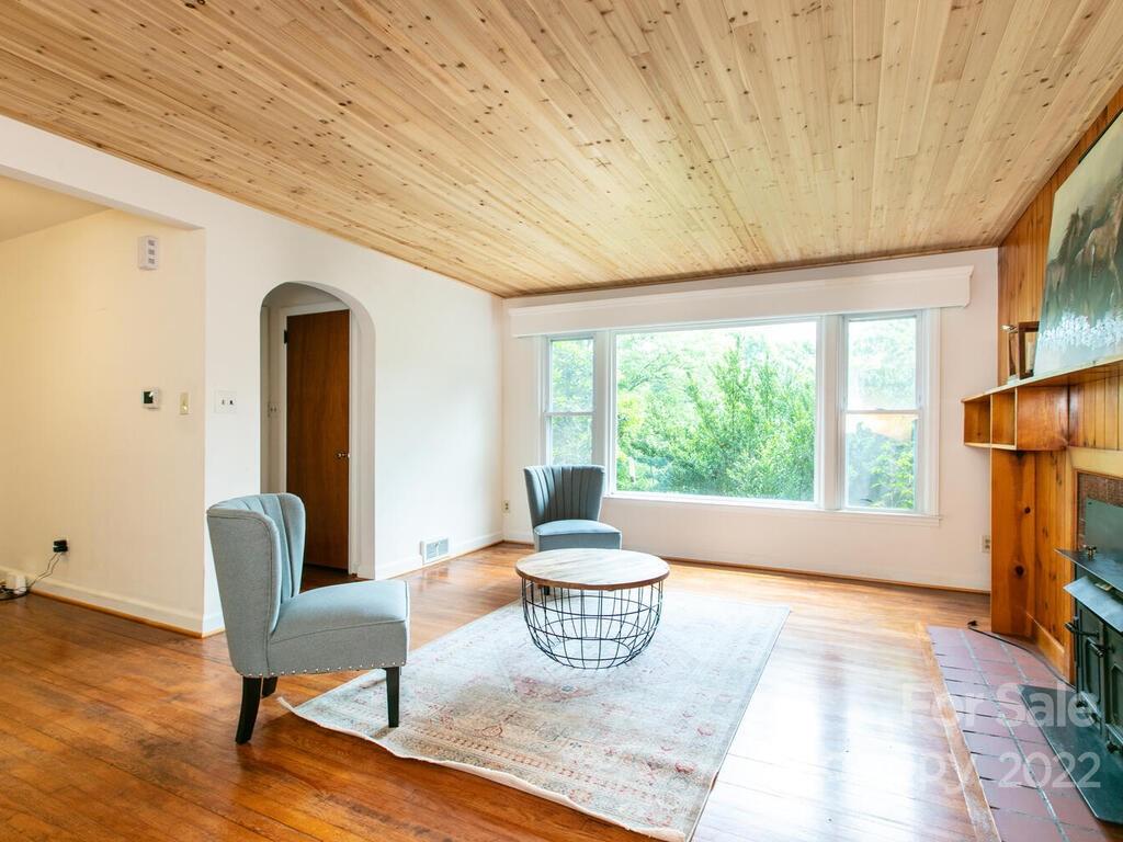 2 Lora Lane Asheville NC 28803