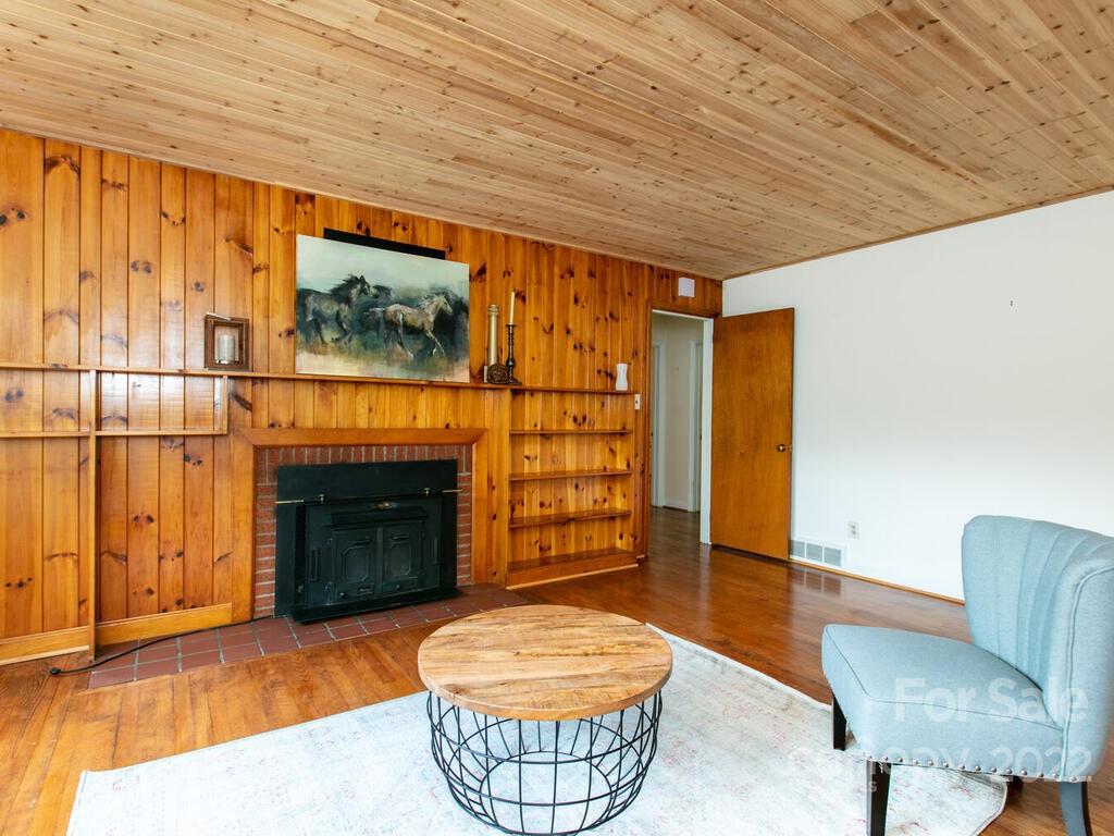 2 Lora Lane Asheville NC 28803