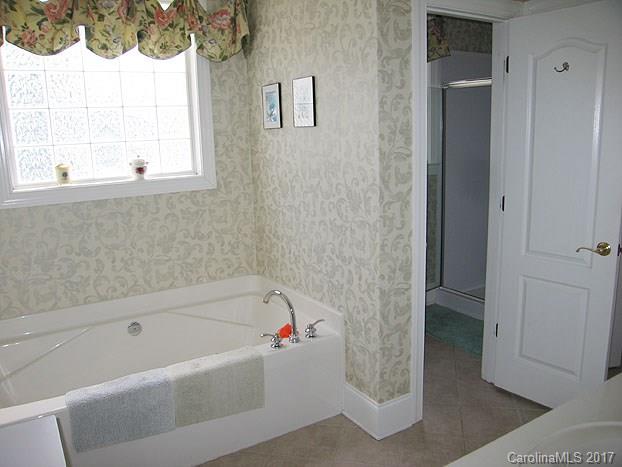 107 Willow Oak Drive Asheville NC 28805