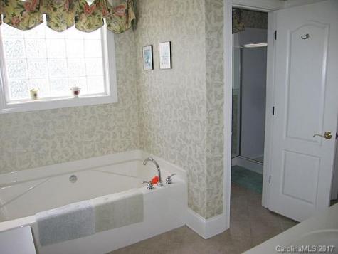 107 Willow Oak Drive Asheville NC 28805