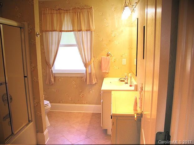 107 Willow Oak Drive Asheville NC 28805