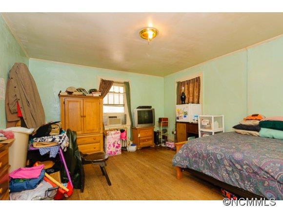 23 Robindale Avenue Asheville NC 28801