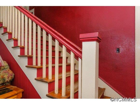 23 Robindale Avenue Asheville NC 28801