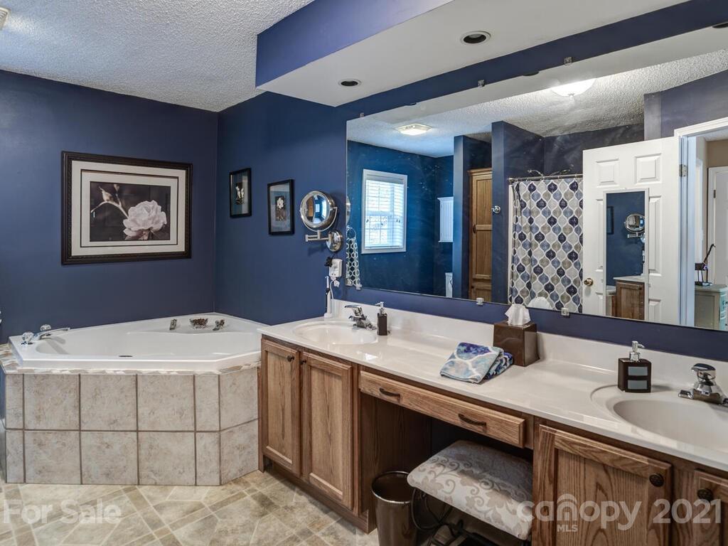 71 Captains Drive Candler NC 28715