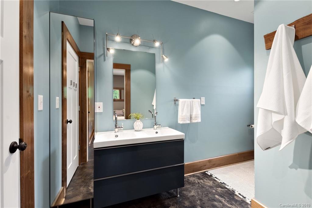 55 Gash Farm Road Asheville NC 28805
