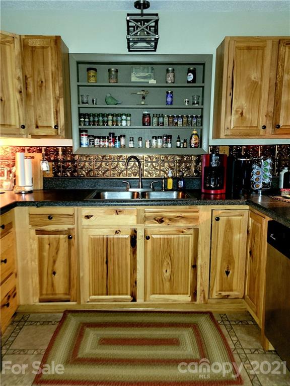195 Higgins Lane Marshall NC 28753