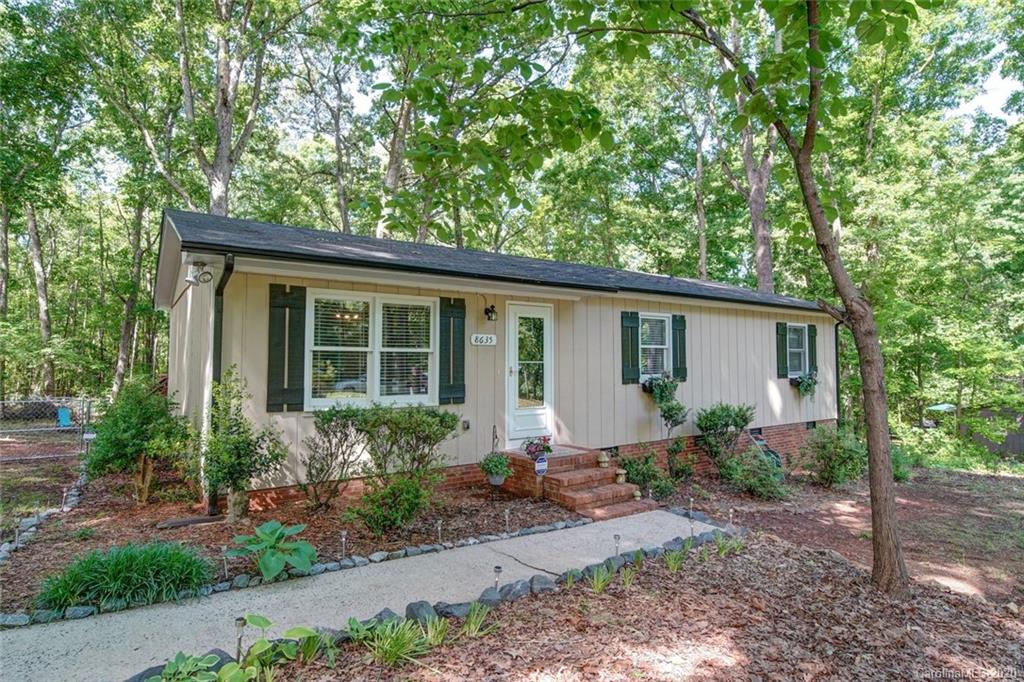 8635 Lochinvar Drive Charlotte NC 28227