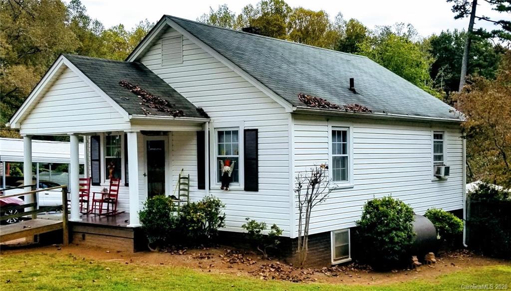1715 N Davis Avenue Newton NC 28658