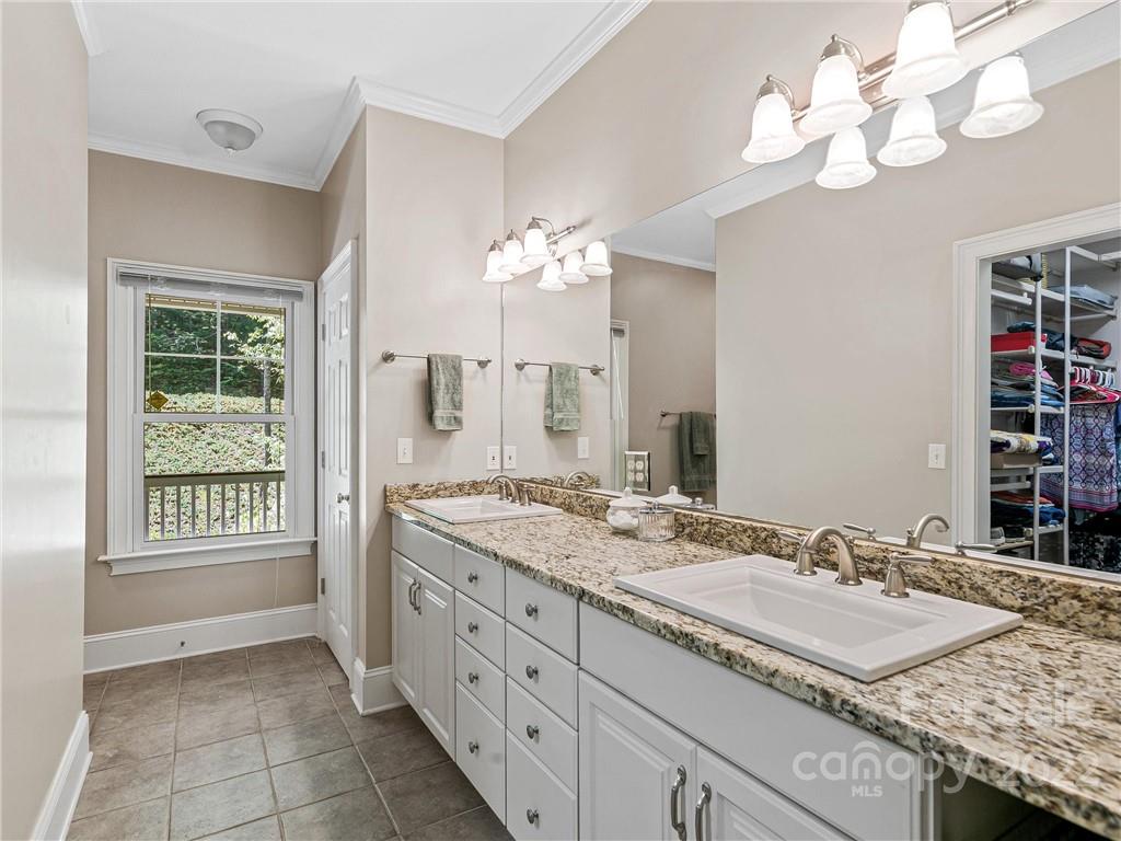 44 Oak Hollow Drive Asheville NC 28805