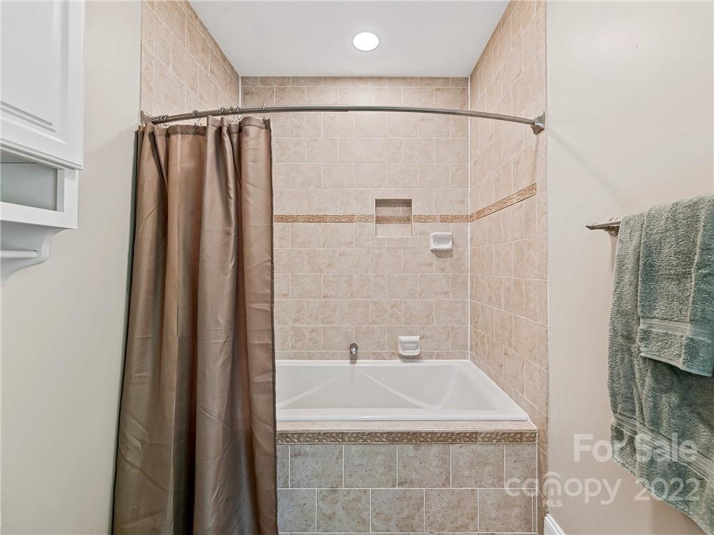 44 Oak Hollow Drive Asheville NC 28805