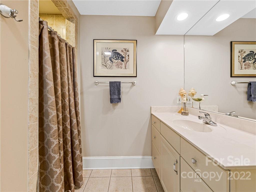 44 Oak Hollow Drive Asheville NC 28805