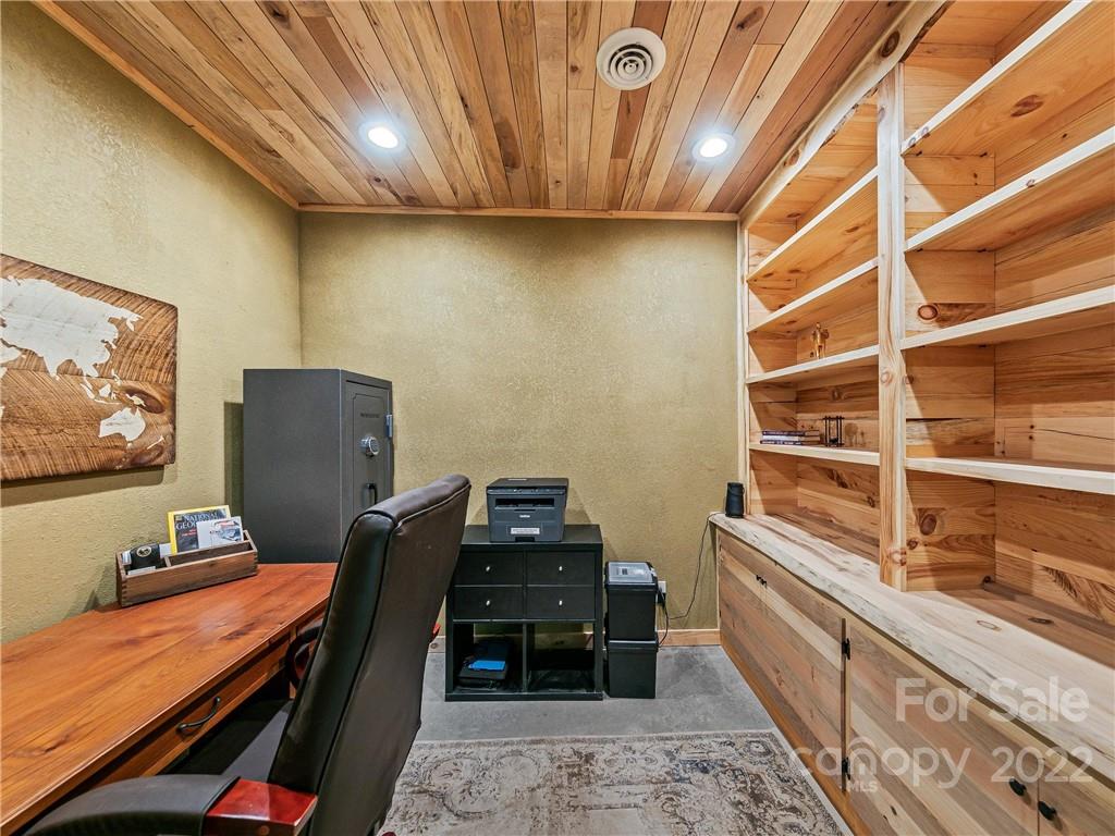 44 Oak Hollow Drive Asheville NC 28805