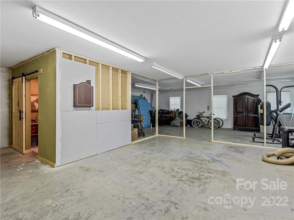 44 Oak Hollow Drive Asheville NC 28805