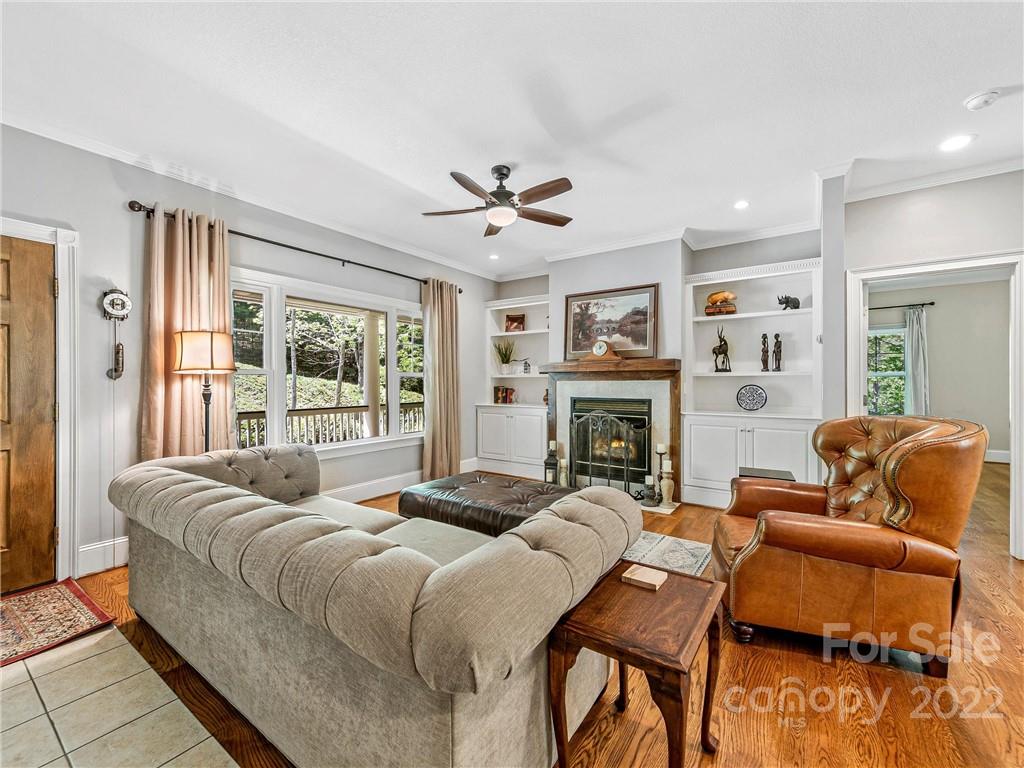 44 Oak Hollow Drive Asheville NC 28805