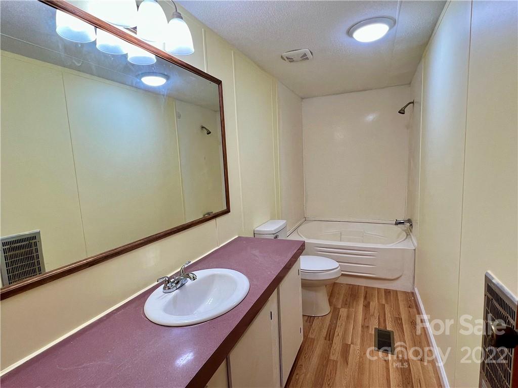 52 White Horse Lane Burnsville NC 28714