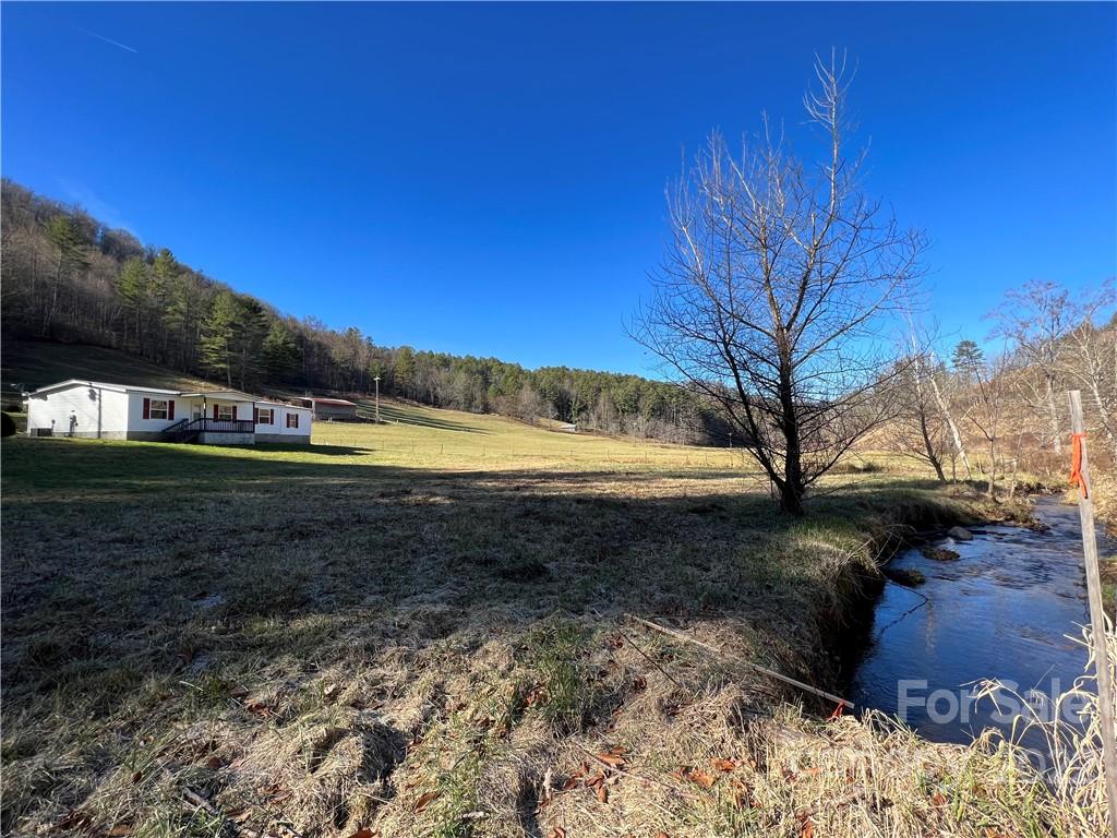 52 White Horse Lane Burnsville NC 28714