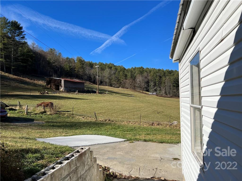 52 White Horse Lane Burnsville NC 28714