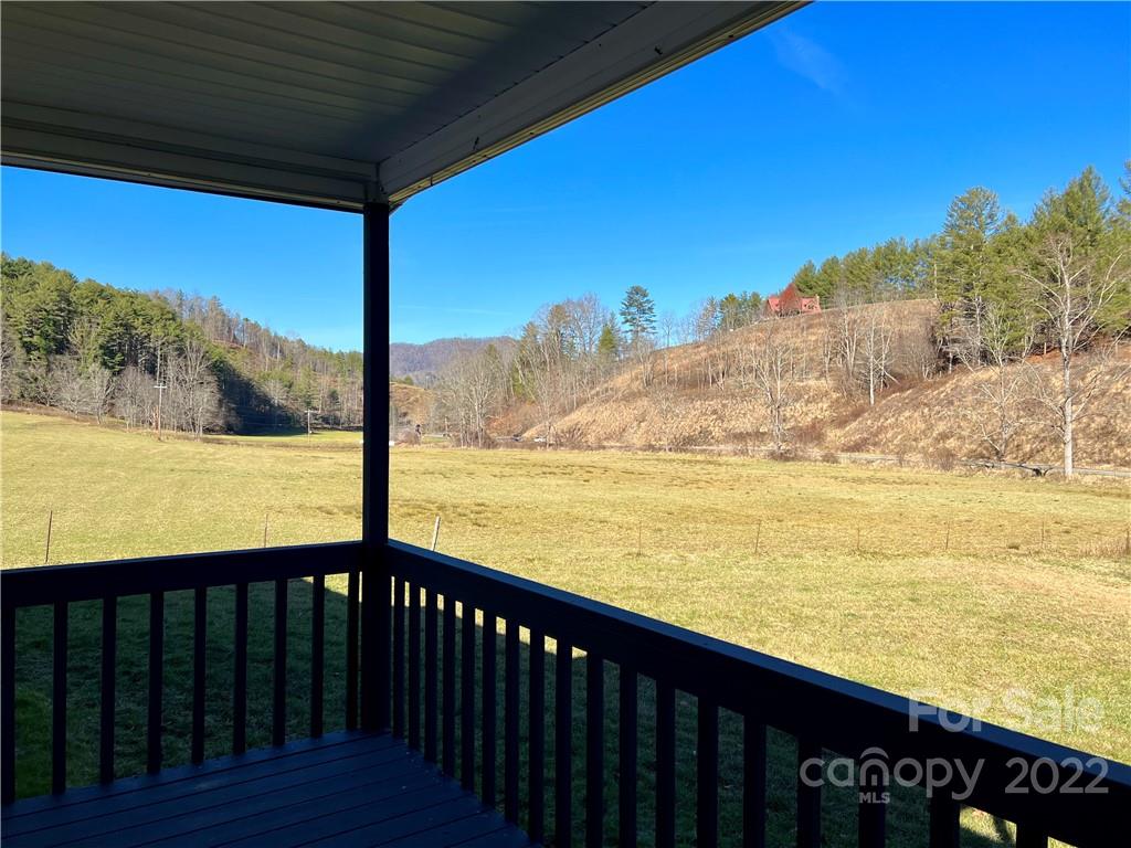 52 White Horse Lane Burnsville NC 28714