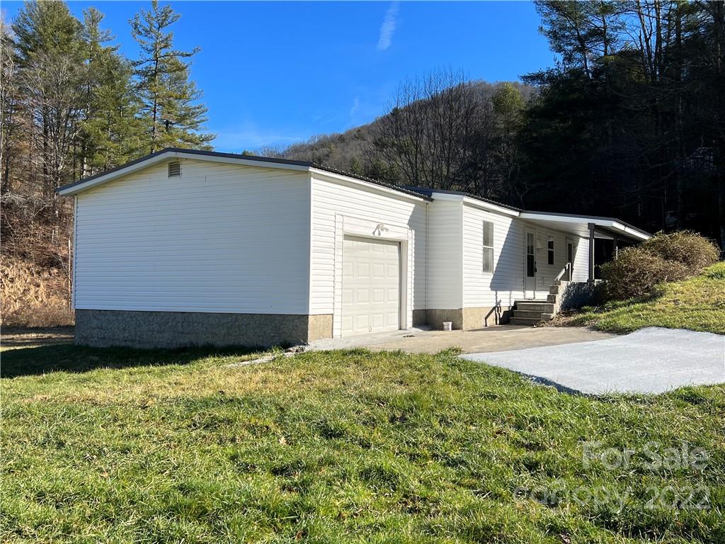 52 White Horse Lane Burnsville NC 28714