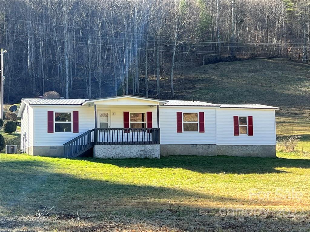 52 White Horse Lane Burnsville NC 28714