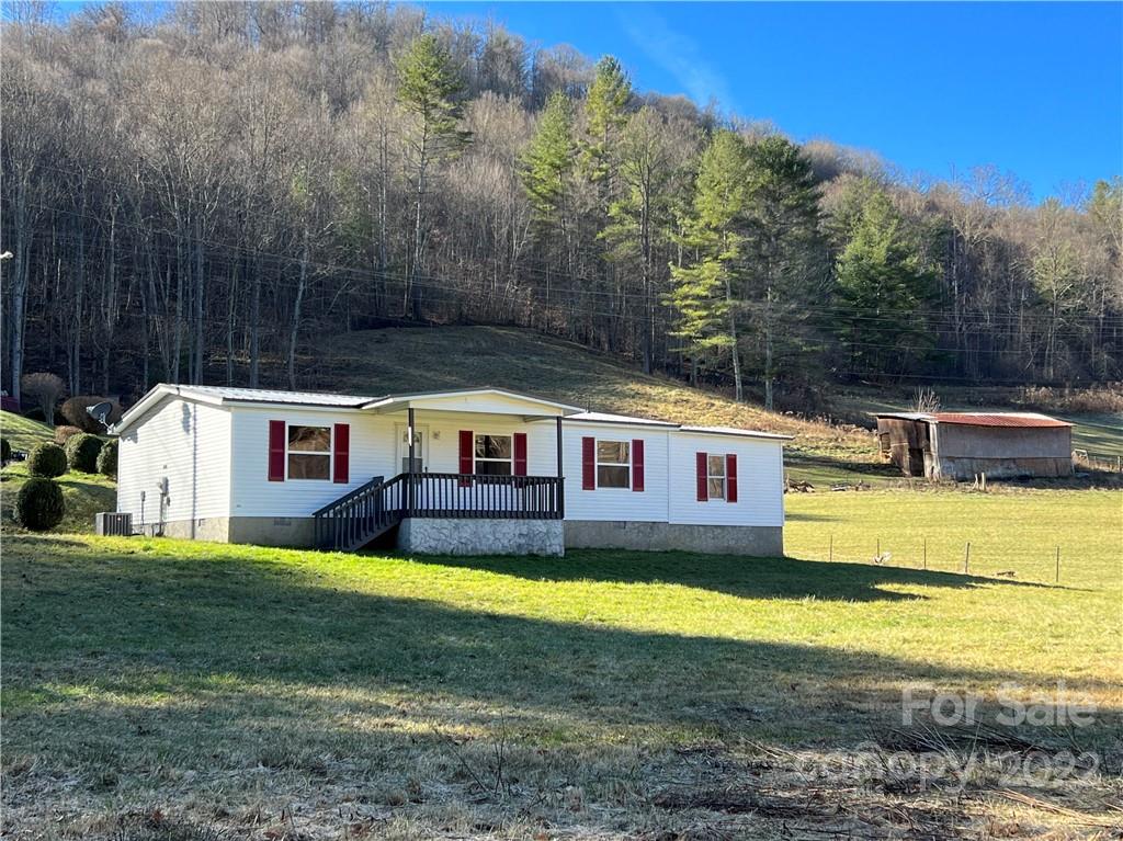 52 White Horse Lane Burnsville NC 28714