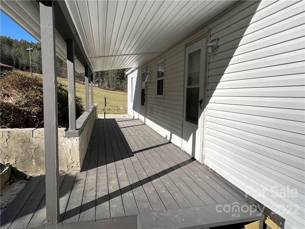 52 White Horse Lane Burnsville NC 28714
