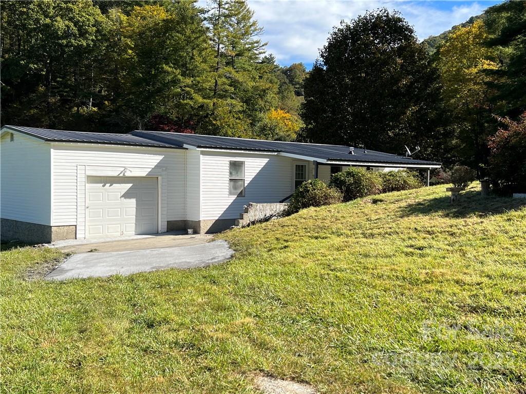 52 White Horse Lane Burnsville NC 28714