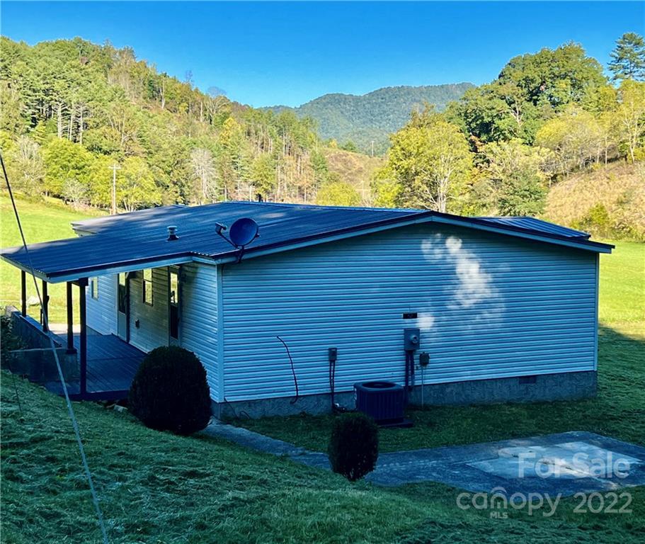 52 White Horse Lane Burnsville NC 28714