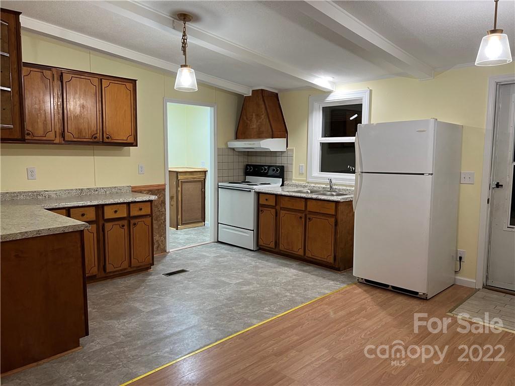 52 White Horse Lane Burnsville NC 28714