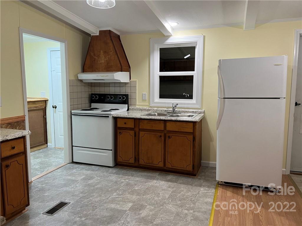 52 White Horse Lane Burnsville NC 28714