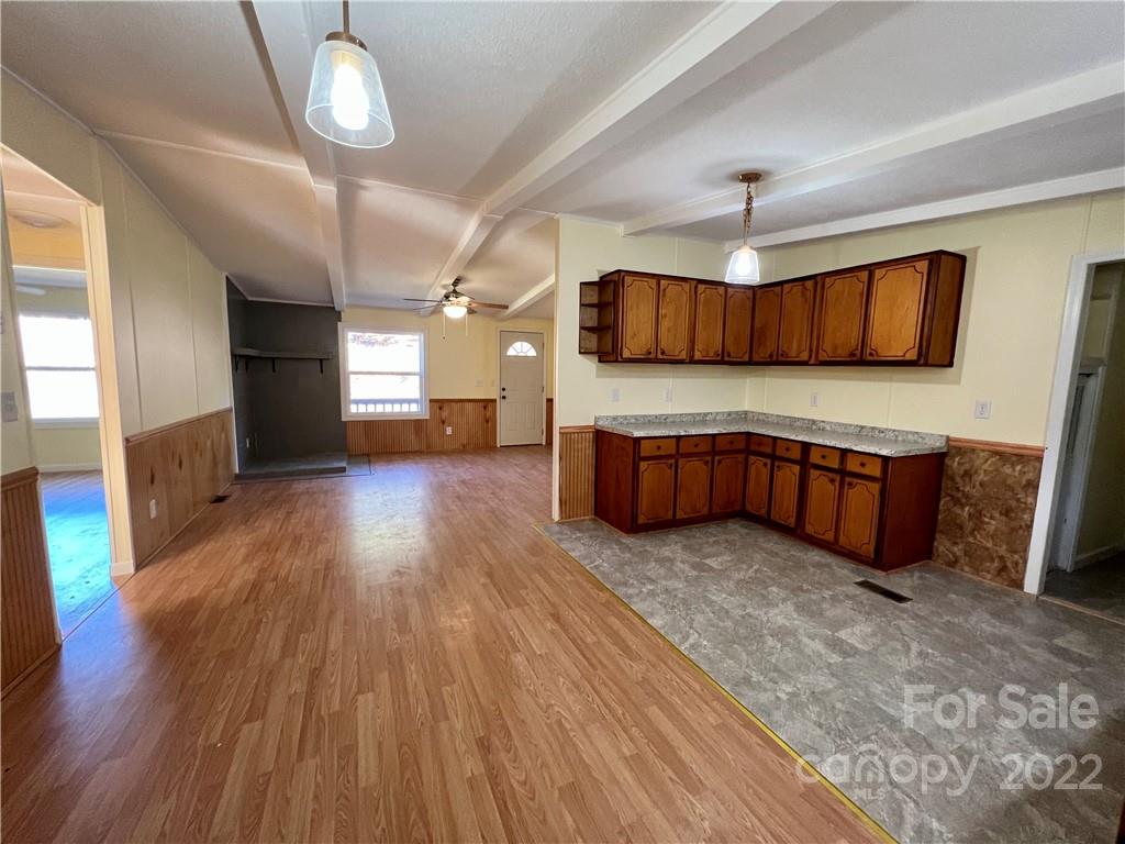 52 White Horse Lane Burnsville NC 28714