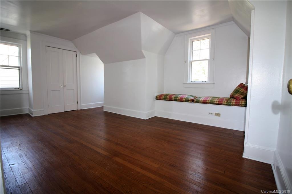 40 Woodvale Avenue Asheville NC 28804