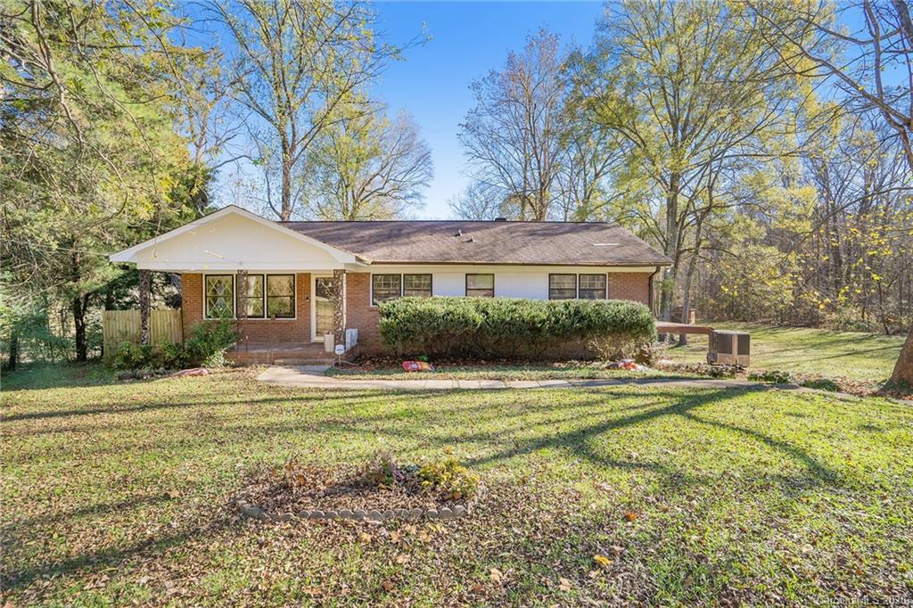 8418 Pine Circle Charlotte NC 28215