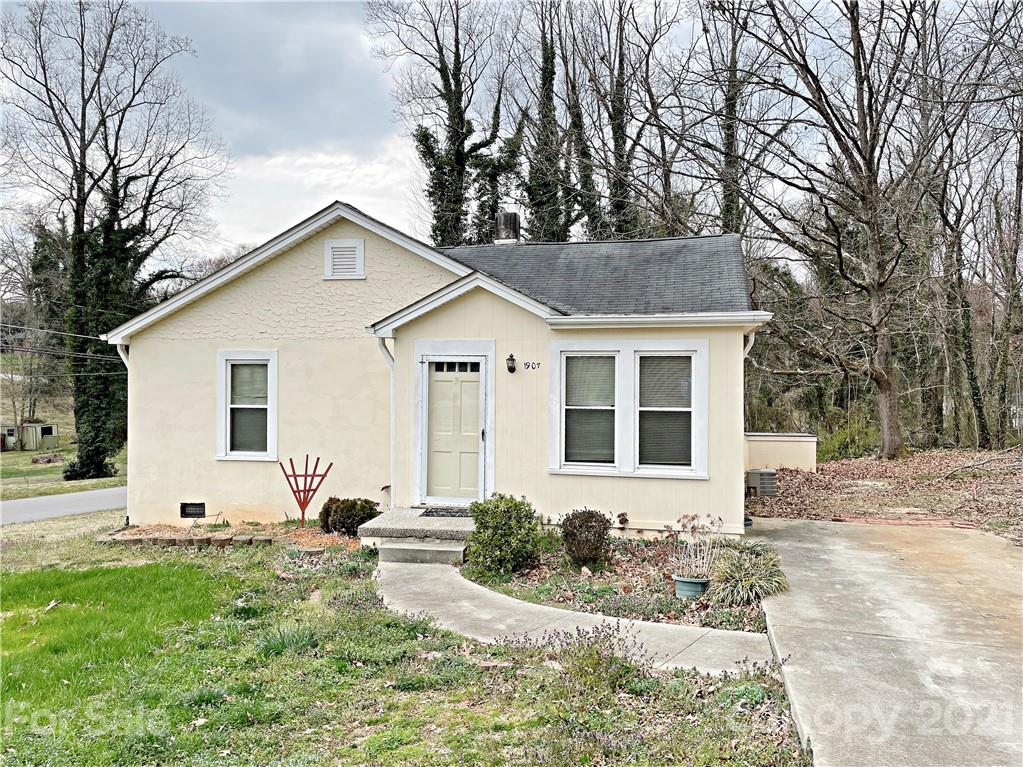 1907 32nd Street NE Hickory NC 28601