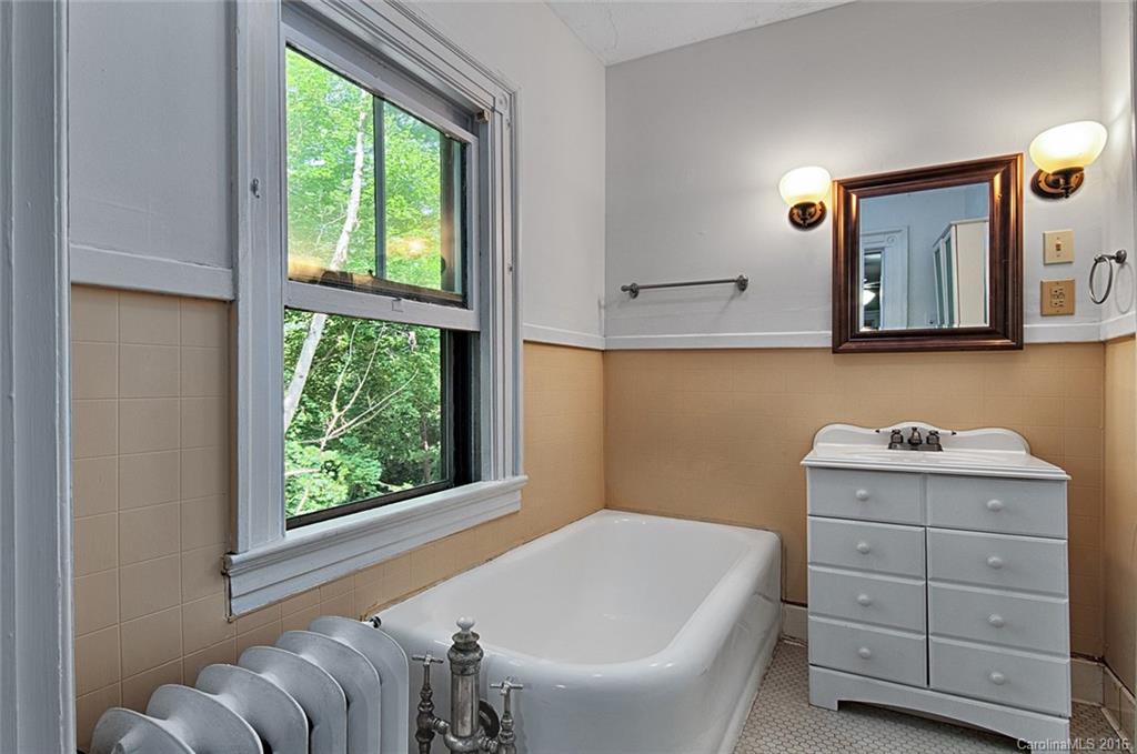 5 Howland Road Asheville NC 28804