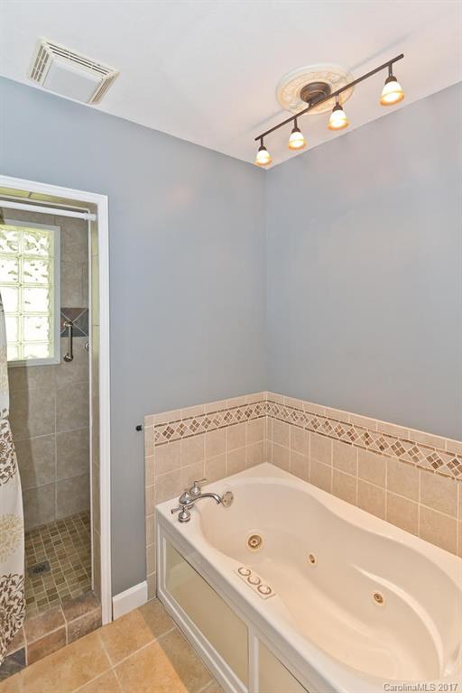 625 Brook Knoll Circle Weaverville NC 28787