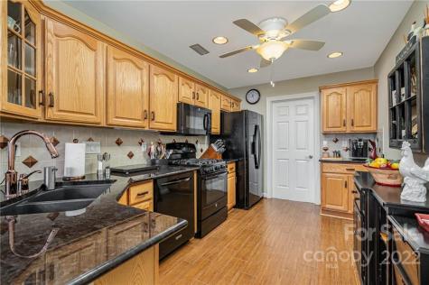 7439 Hurstbourne Green Drive Charlotte NC 28277