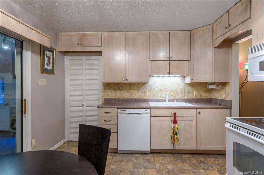 24 Merlin Way Asheville NC 28806
