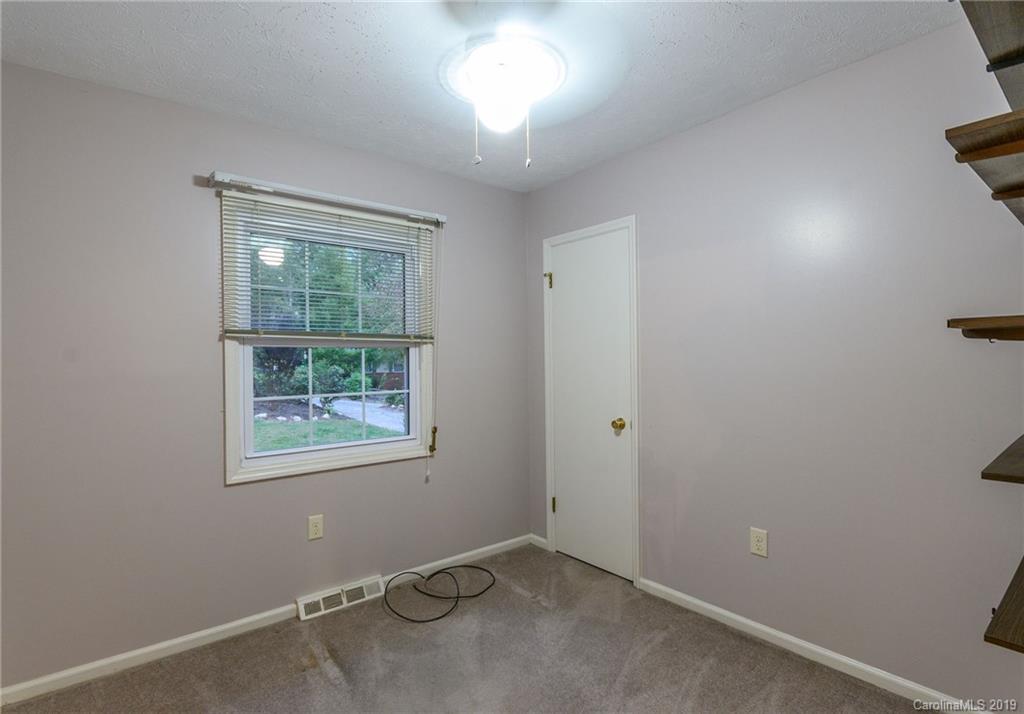 24 Merlin Way Asheville NC 28806