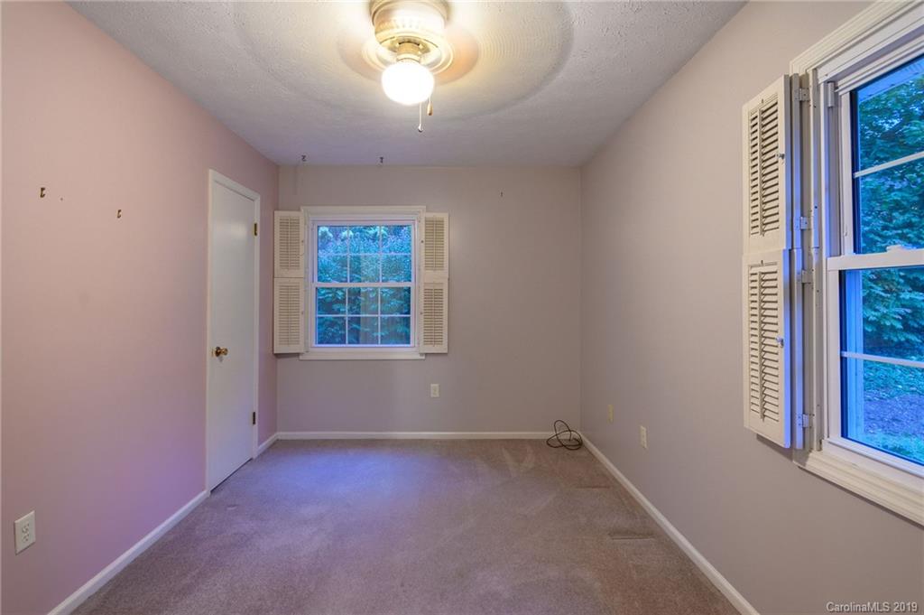 24 Merlin Way Asheville NC 28806