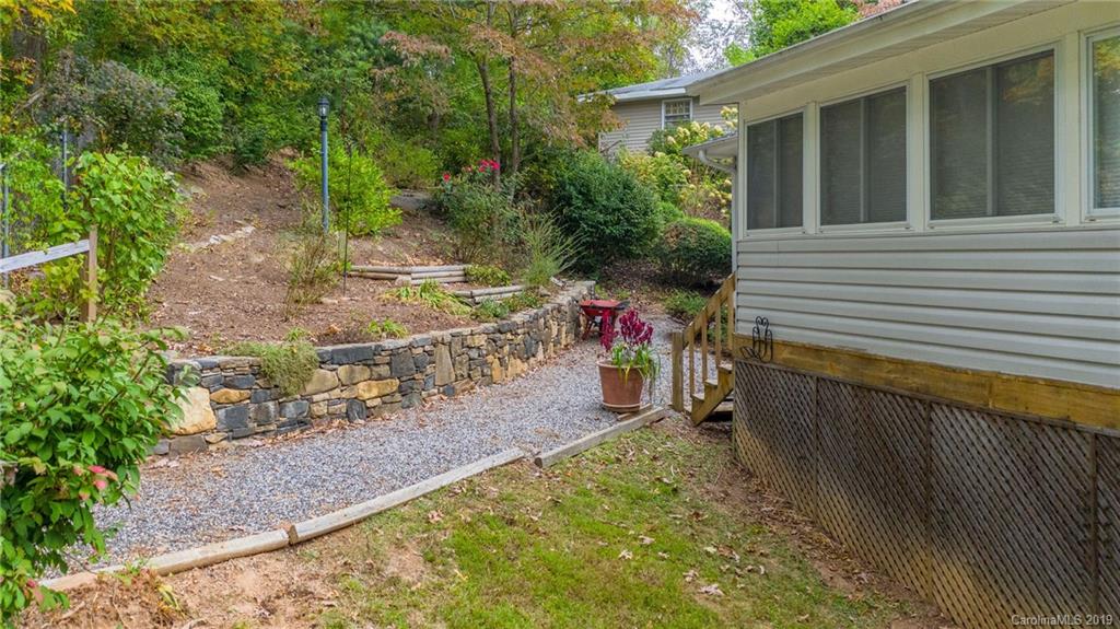 24 Merlin Way Asheville NC 28806