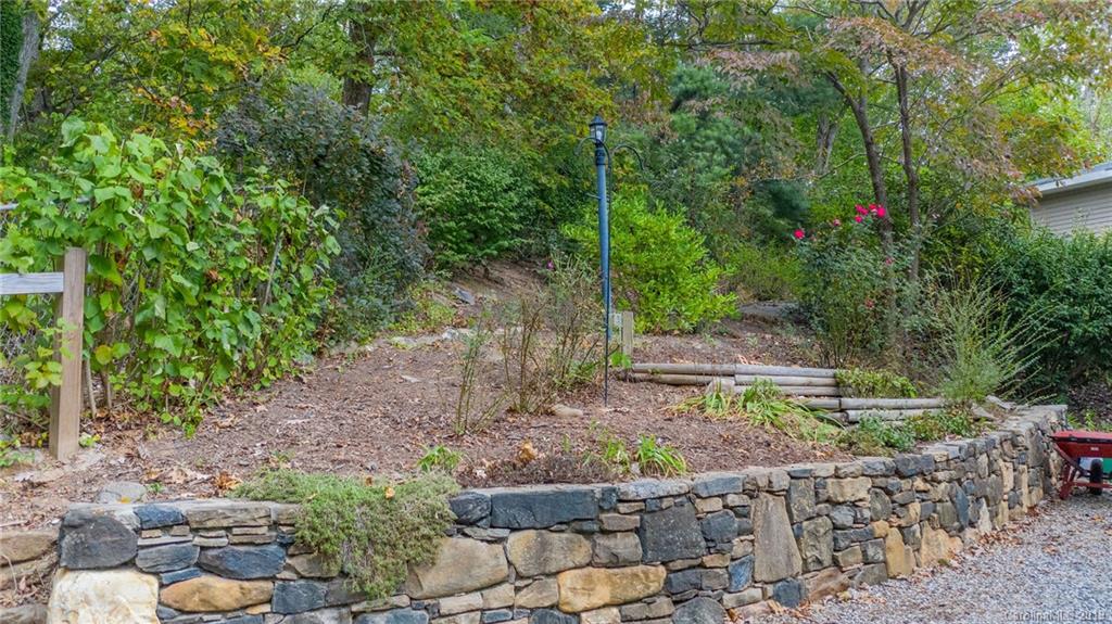 24 Merlin Way Asheville NC 28806