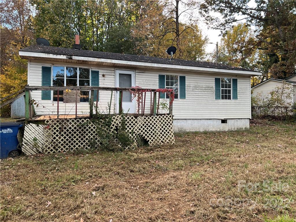 1906 E Cloaninger Avenue Statesville NC 28625