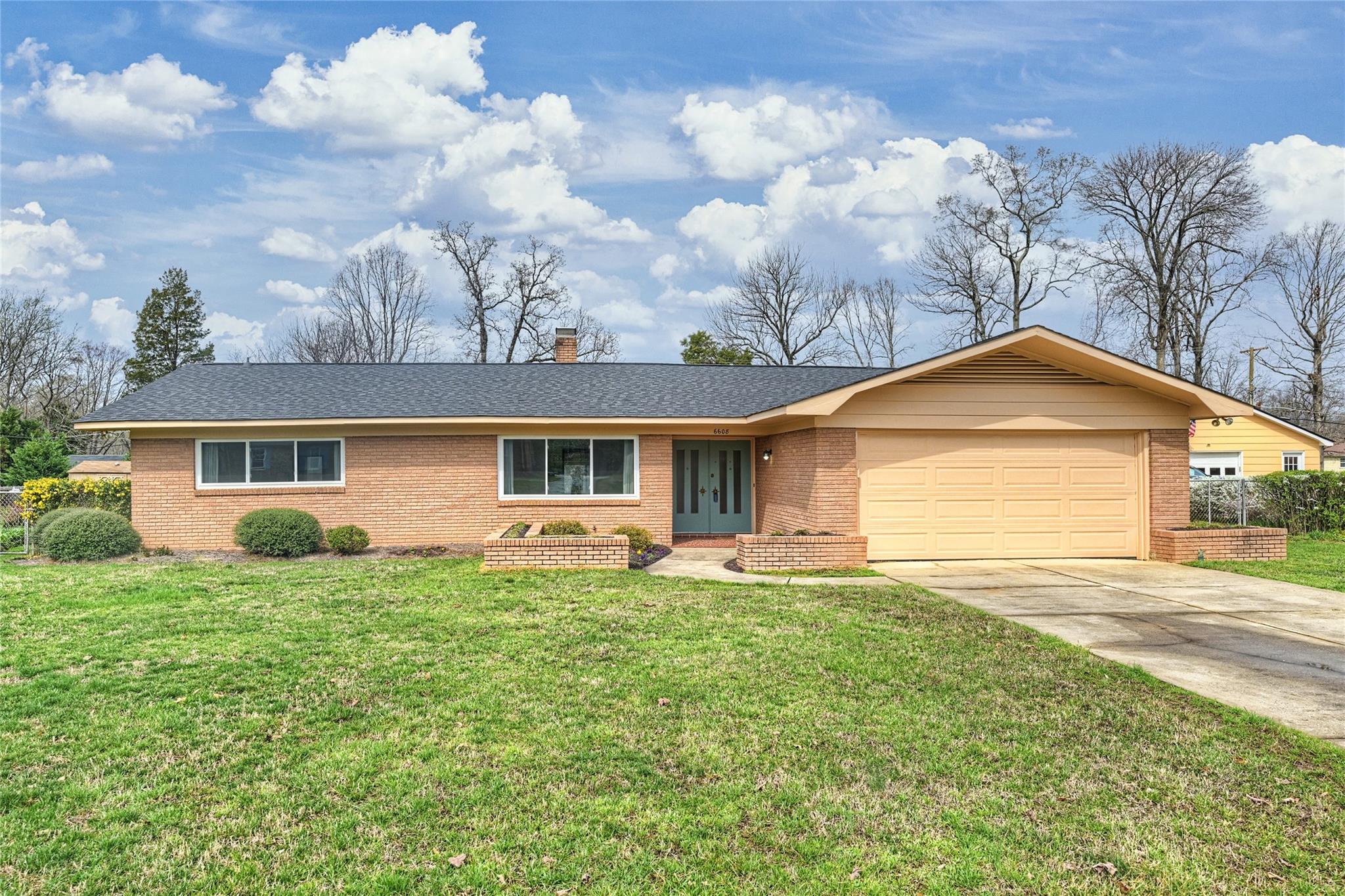 6608 Pawnee Drive Charlotte NC 28214